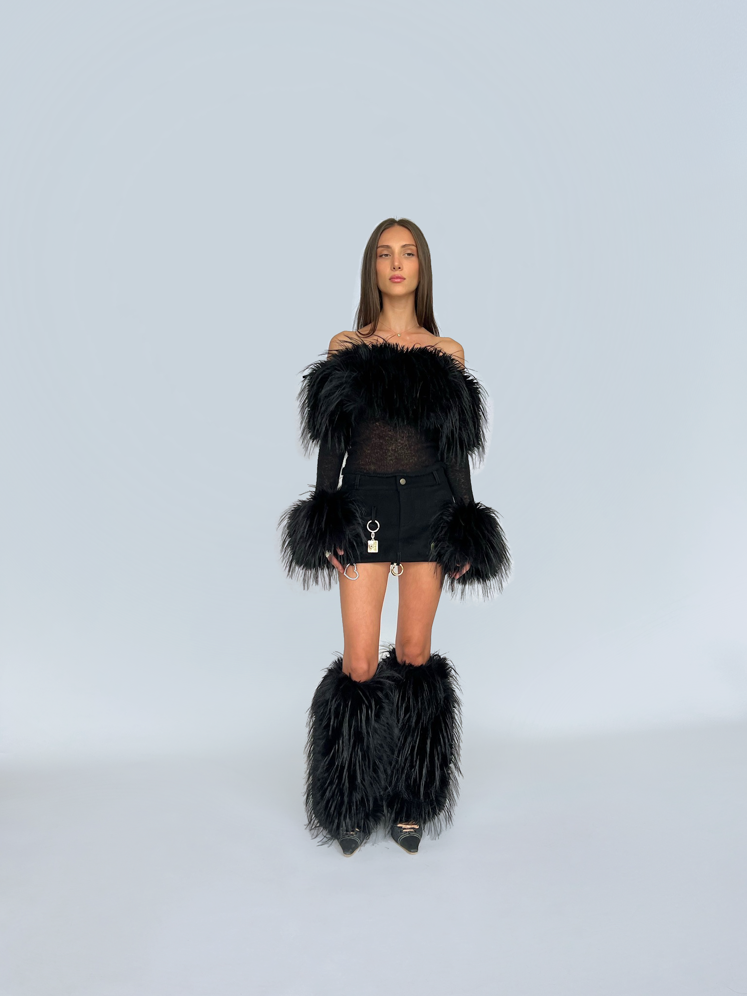 Black sweater with fur and long sleeves