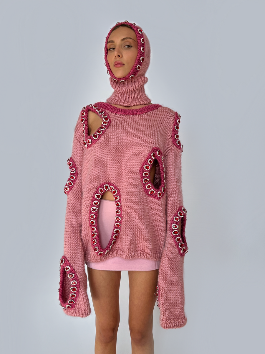 Pink knitted sweater with embroidered jewelry, long sleeves and holes