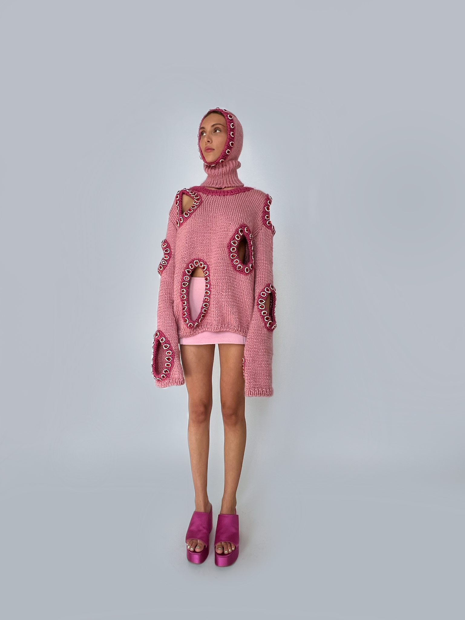 Pink knitted sweater with embroidered jewelry, long sleeves and holes