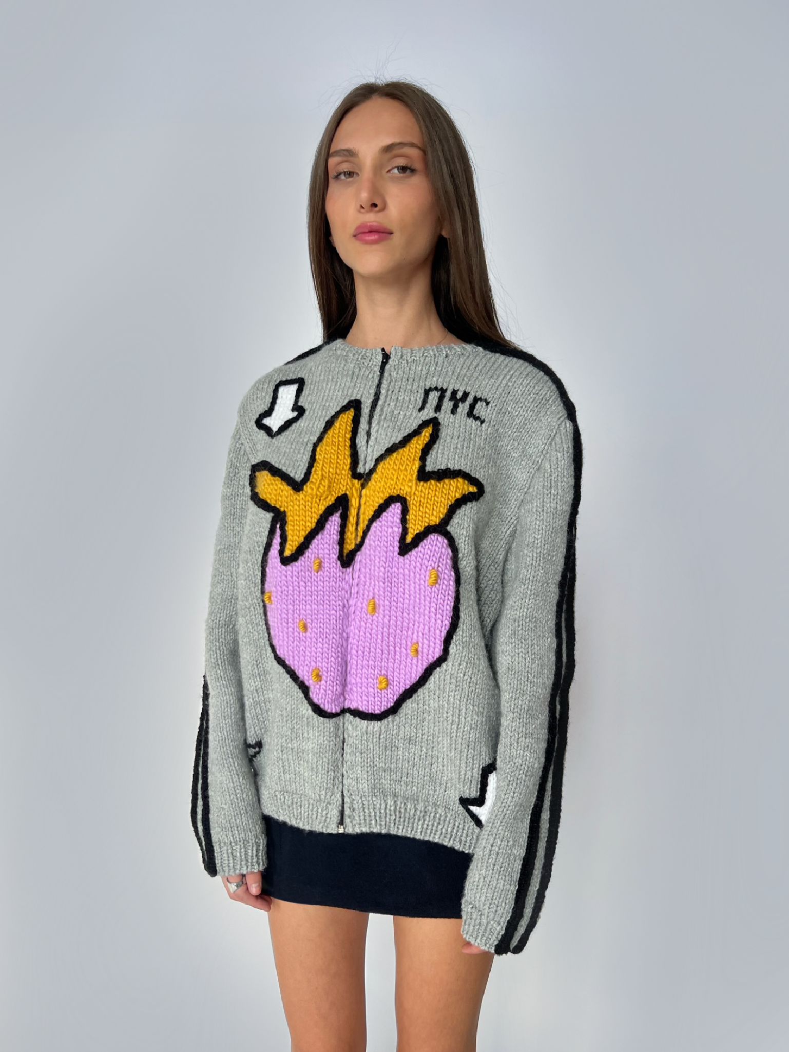 Grey zippered and knitted sweater with long sleeves and berry design