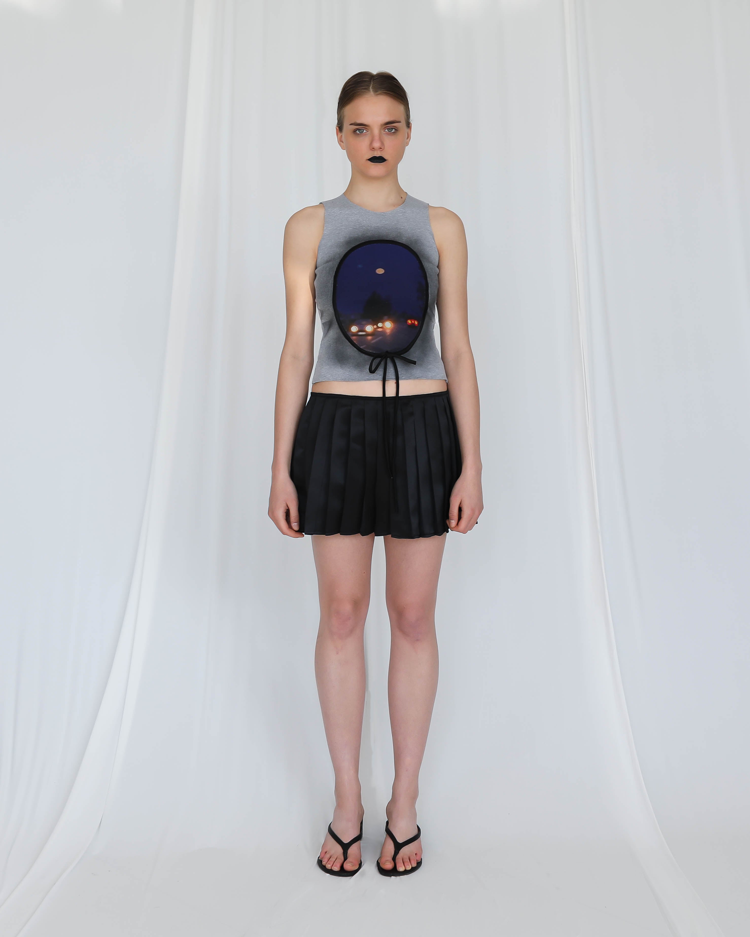 tank top with night like picture embroidered
