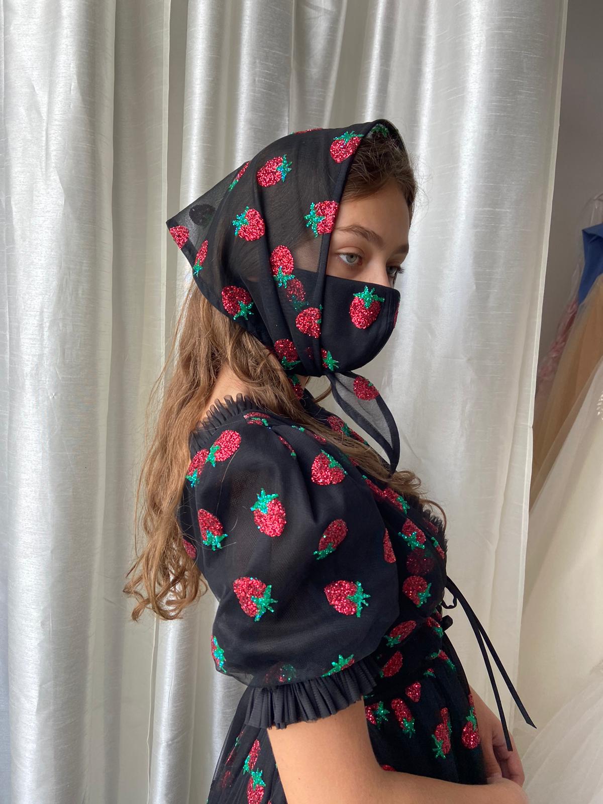 Strawberry Scarf Black