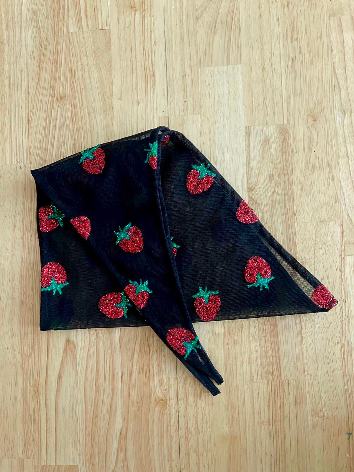 Strawberry Scarf Black