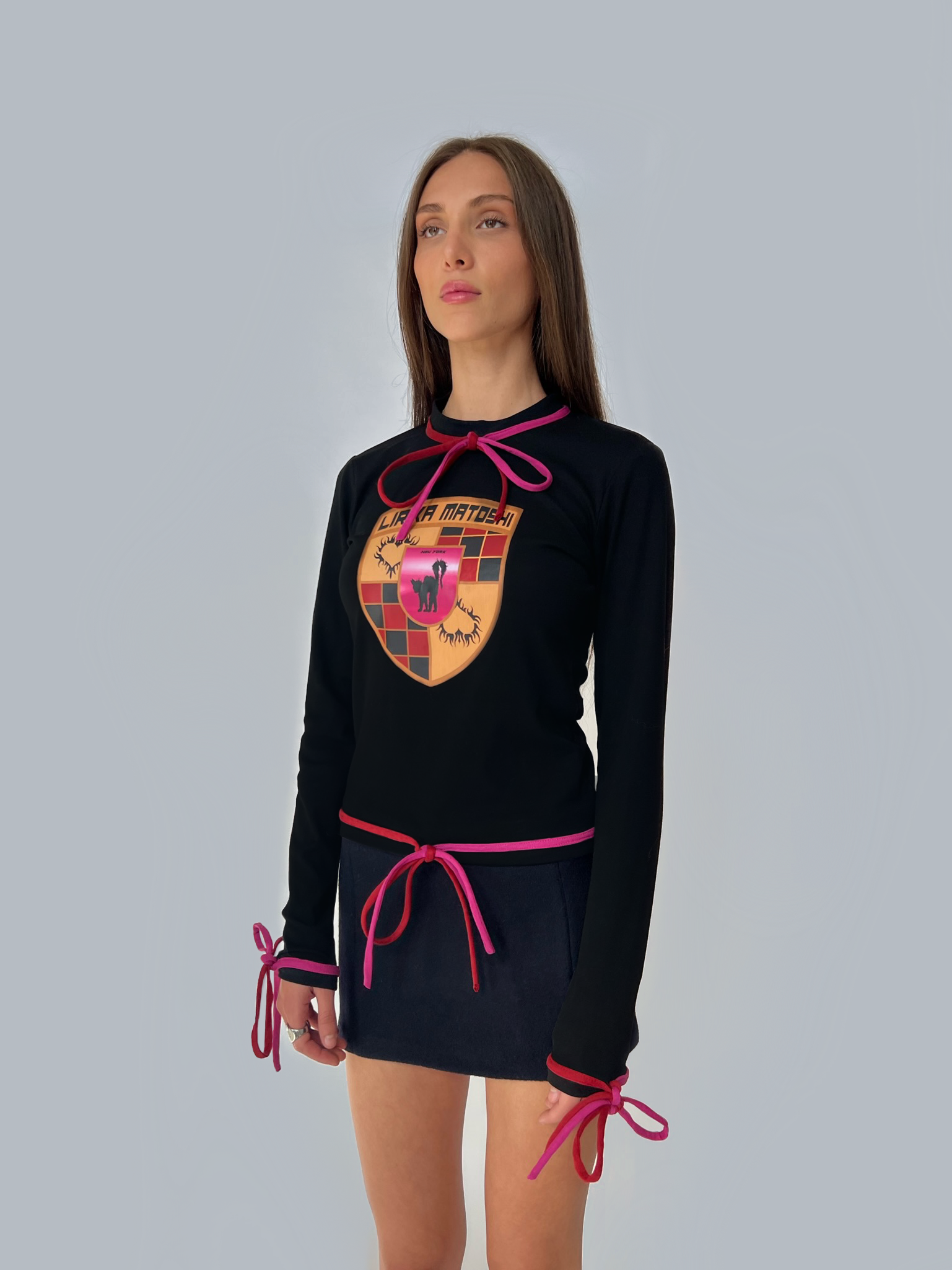 Black sweater with pink bows, long sleeves and printed design 