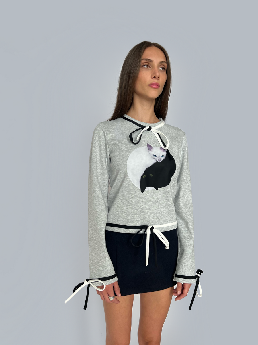 Grey sweater with bows and printed cats