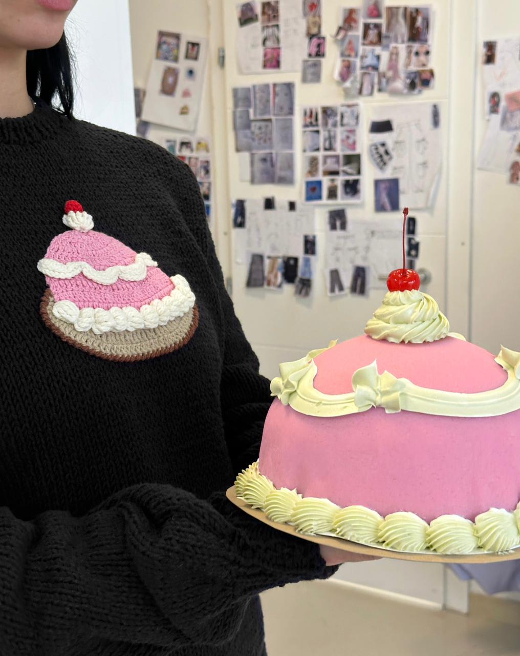 Black knitted sweater with a pink cake design embroidered