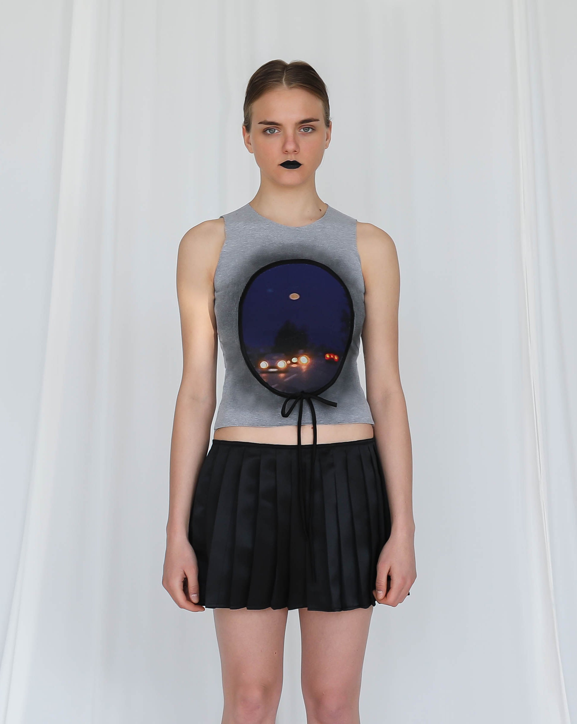 tank top with night like picture embroidered