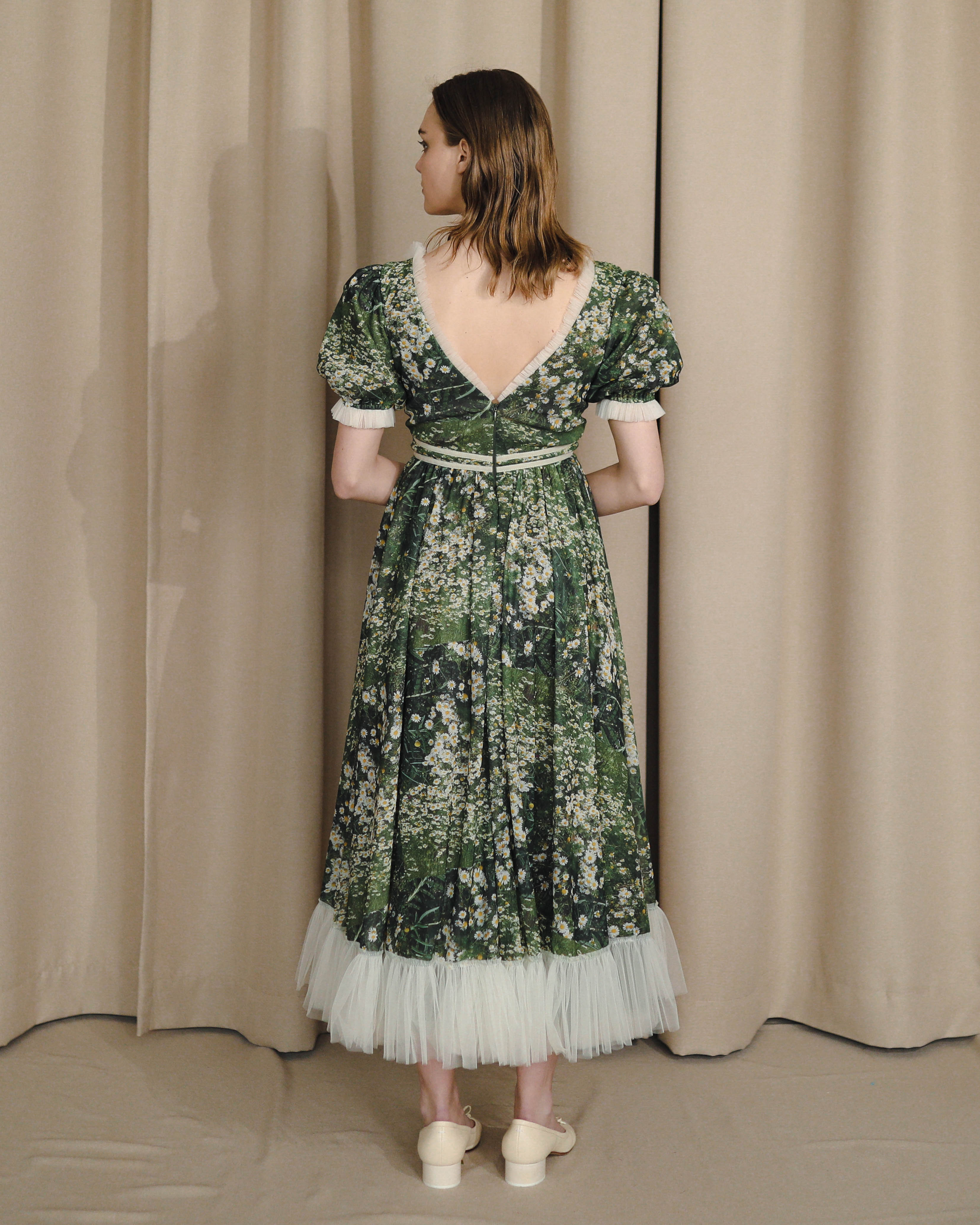 Green midi dress with daisies