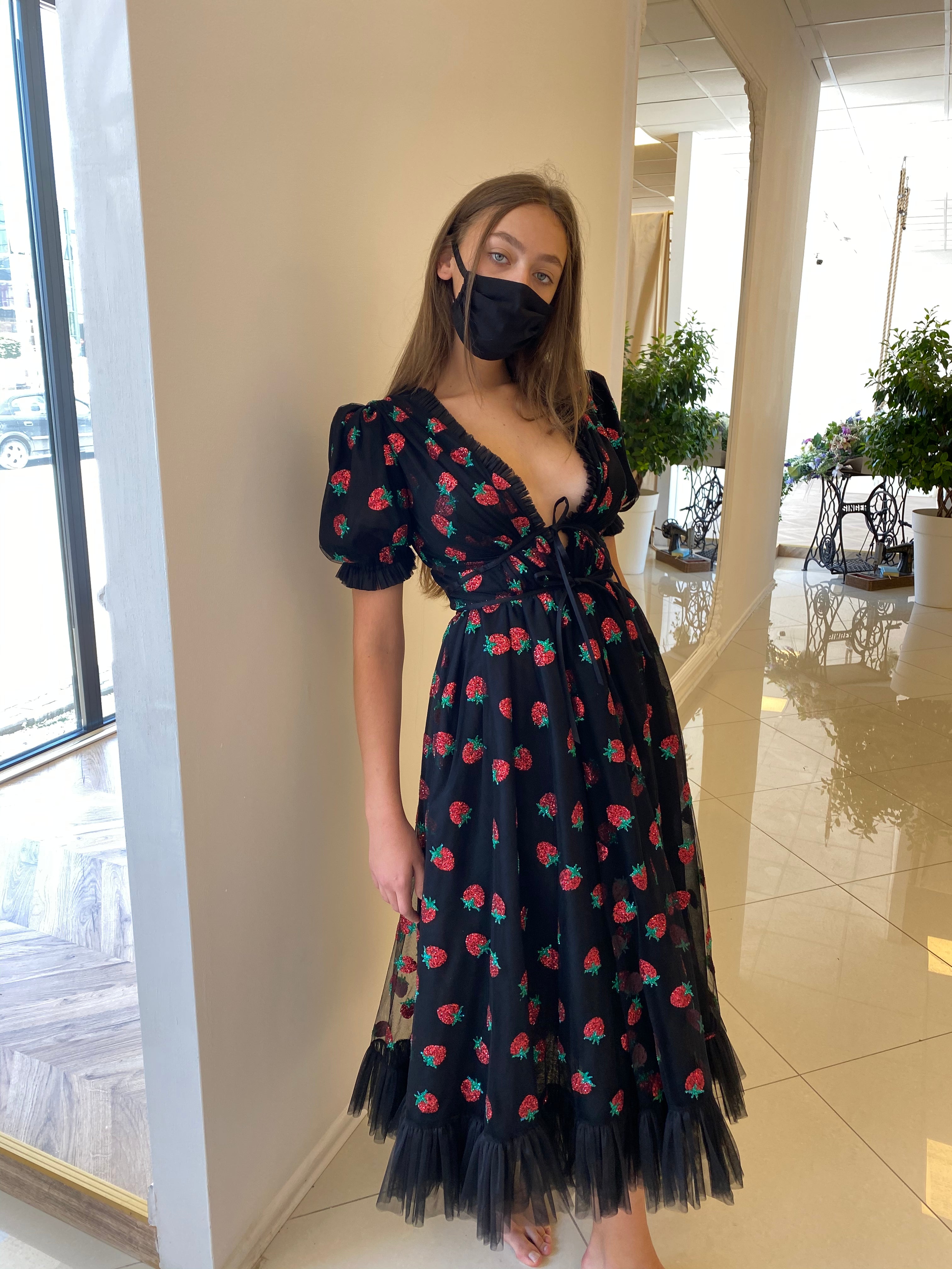 Strawberry Midi Dress Black