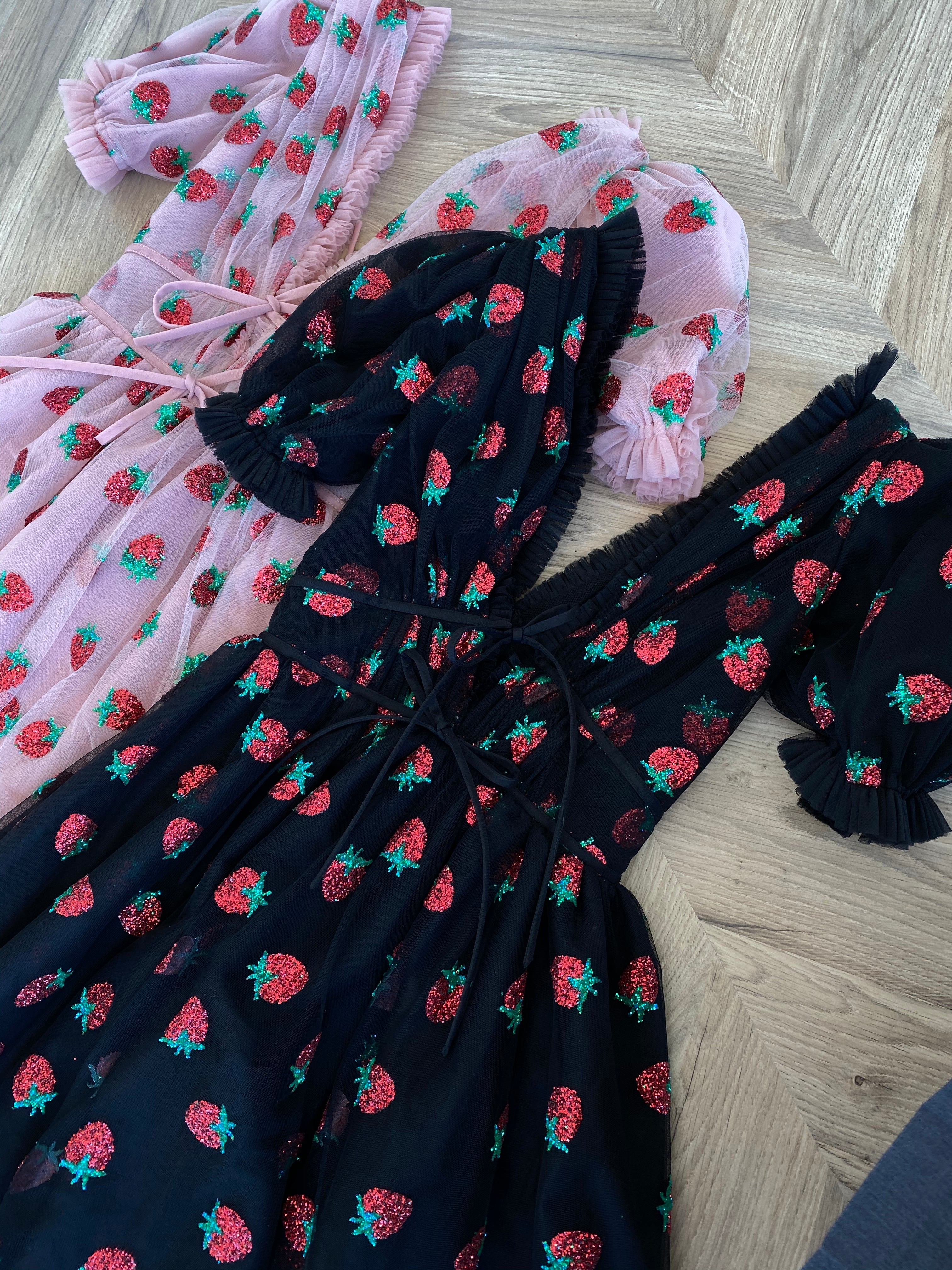 Strawberry Midi Dress Black
