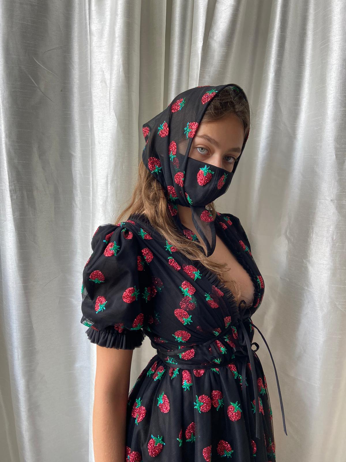 Strawberry Scarf Black